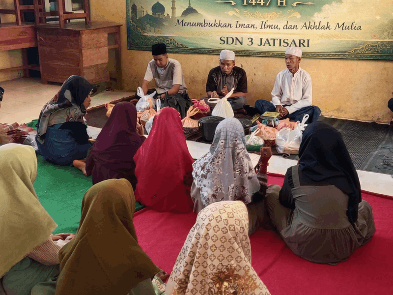 BERANGKAT KE SEKOLAH DENGAN CUACA EKSTREM